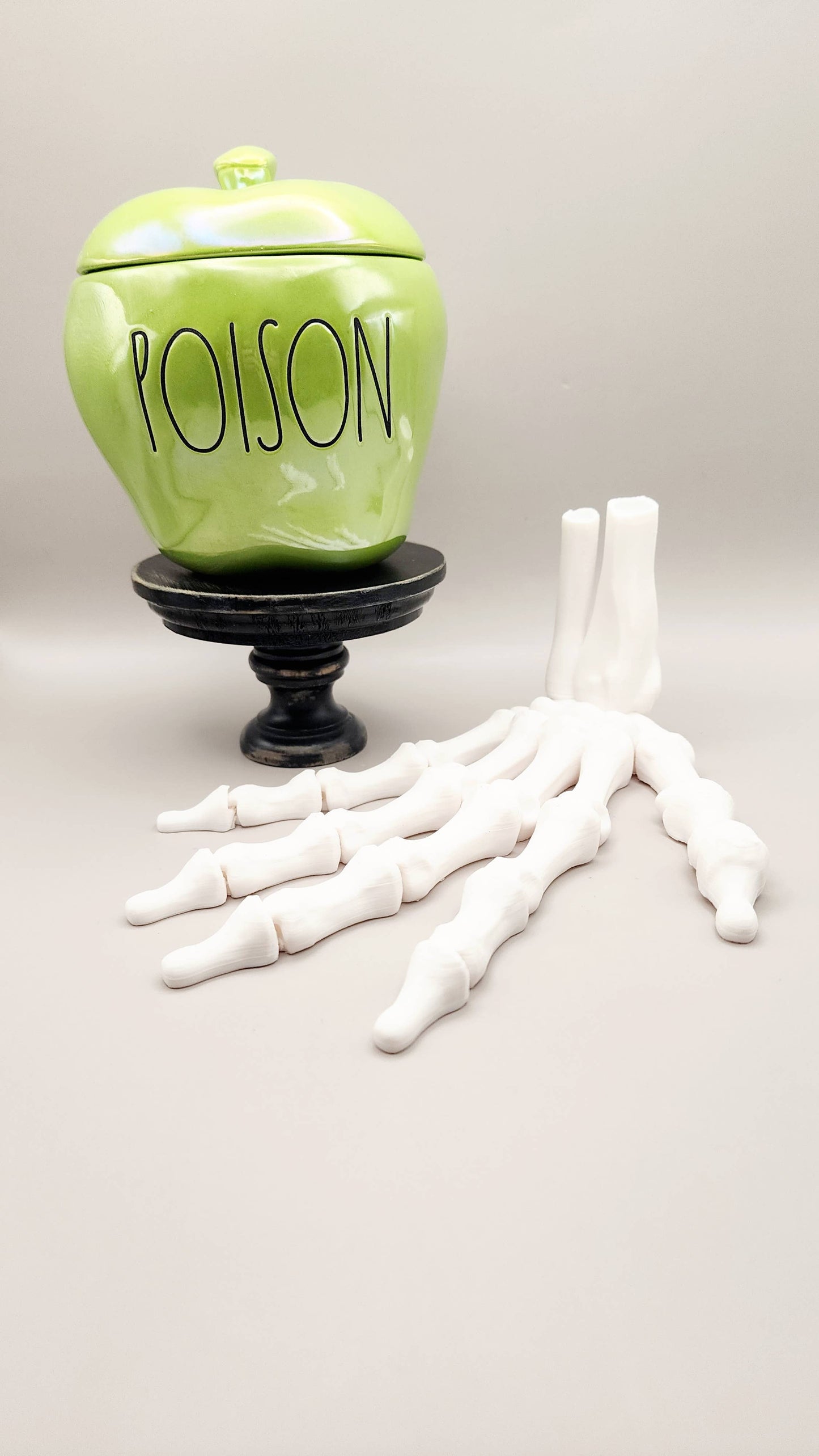 Moveable Skeleton Hand