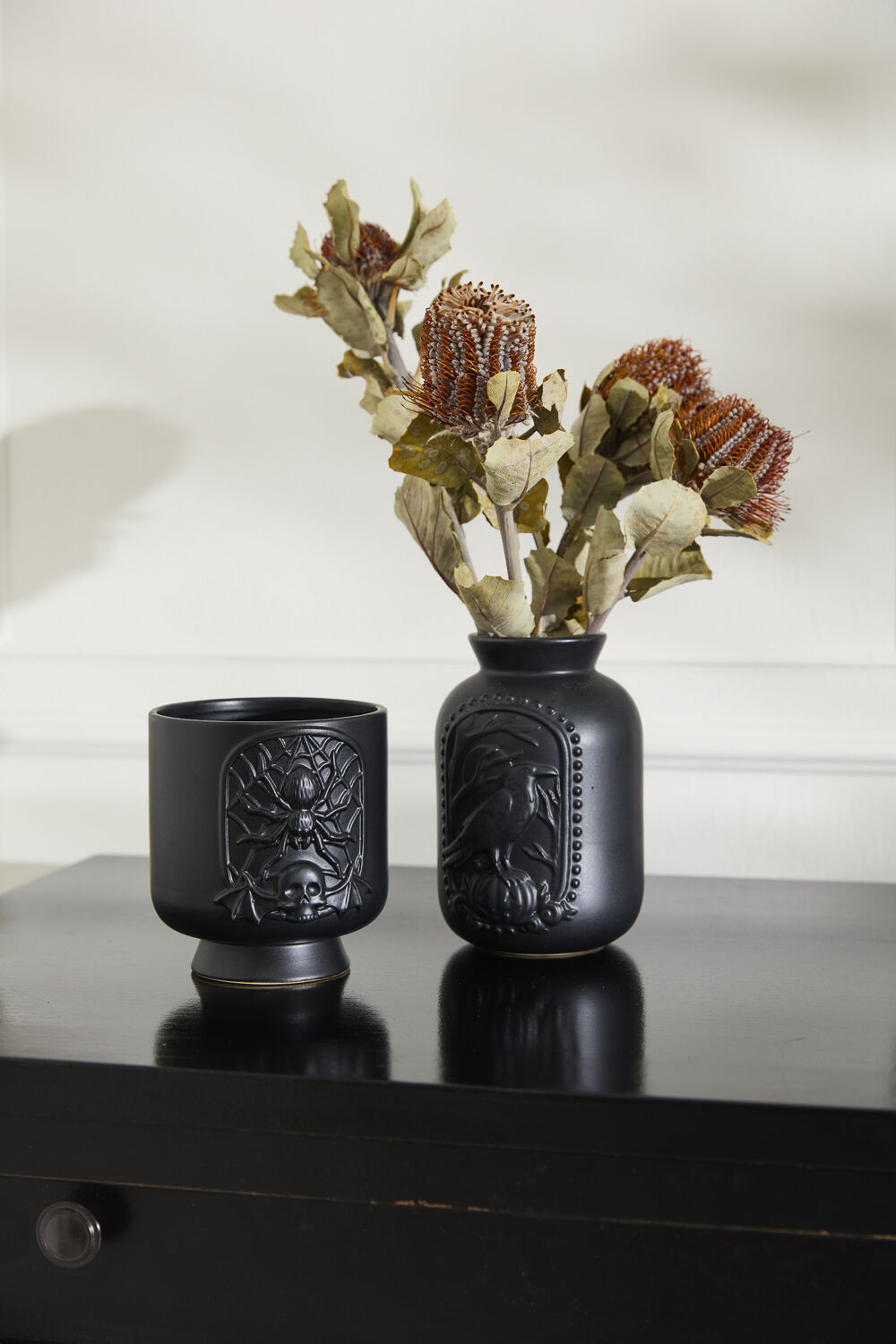 Black Magic Vase – Ceramic Raven Accent Vase (6.5")