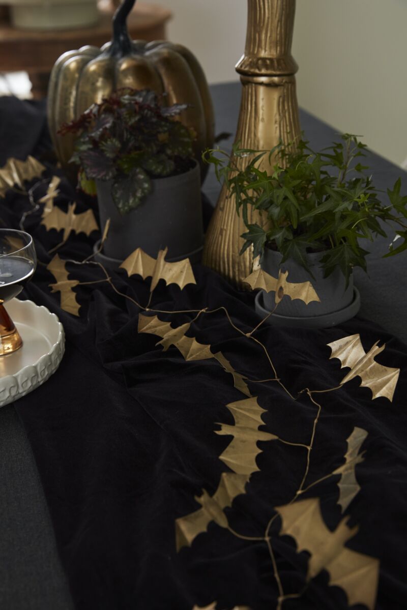 Winged Bat Garland – 6 ft. Metal Halloween Decoration