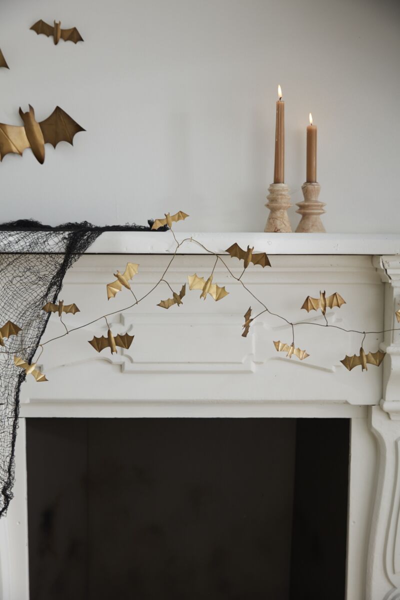 Winged Bat Garland – 6 ft. Metal Halloween Decoration